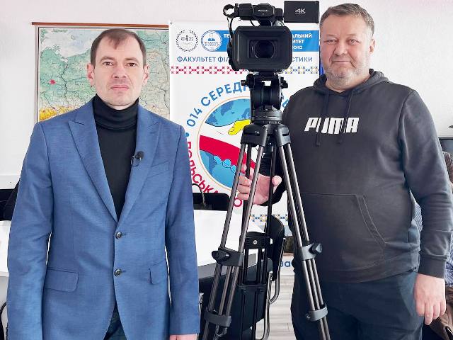 Журналіст-розслідувач Тарас Зозулінський та відеооператор Юліан Ощіпко